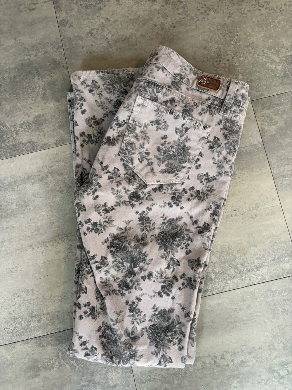 Paige cotton floral gray/black pants- size 29